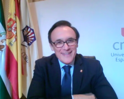 El presidente de Crue Universidades Españolas, José Carlos Gómez Villamandos, inauguró el posgrado de Política y Gestión Universitarias
