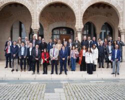 foto familia seminario crue-gerencias en la unex